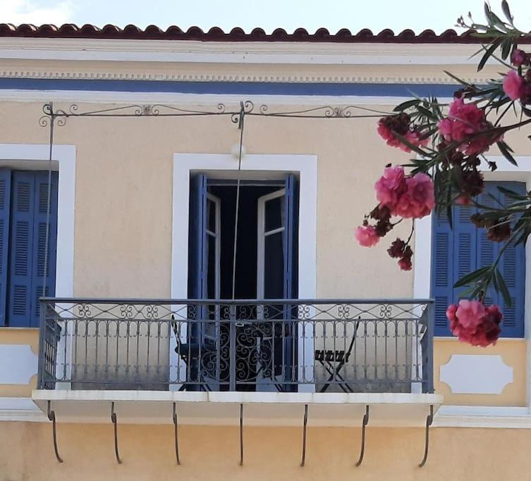 Traditional House At Koroni Near Beach Eksteriør billede