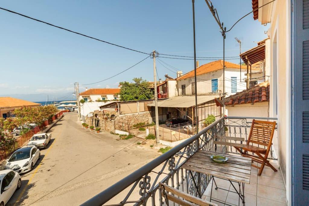 Traditional House At Koroni Near Beach Eksteriør billede